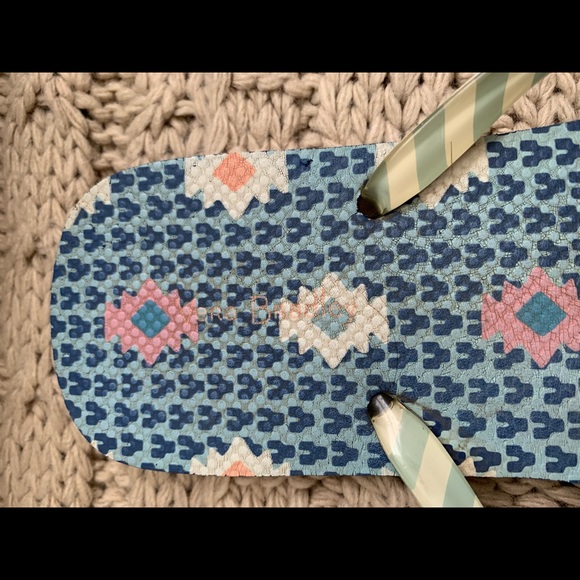 Vera Bradey blue Flip Flops - Picture 2 of 2